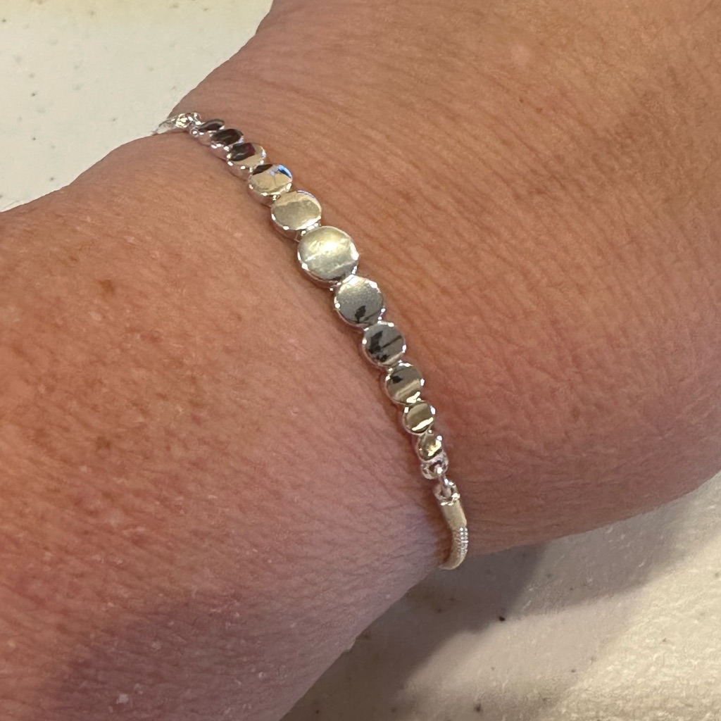 Nine West Bracelet Silver Tone With Sliding Ball Adjustable Length 18$